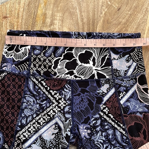 Athleta patchwork salutation 7/8 tights leggings - Picture 5 of 7